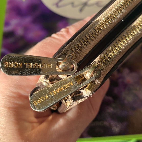 Michael Kors Jet Set Wristlet - Picture 12 of 13